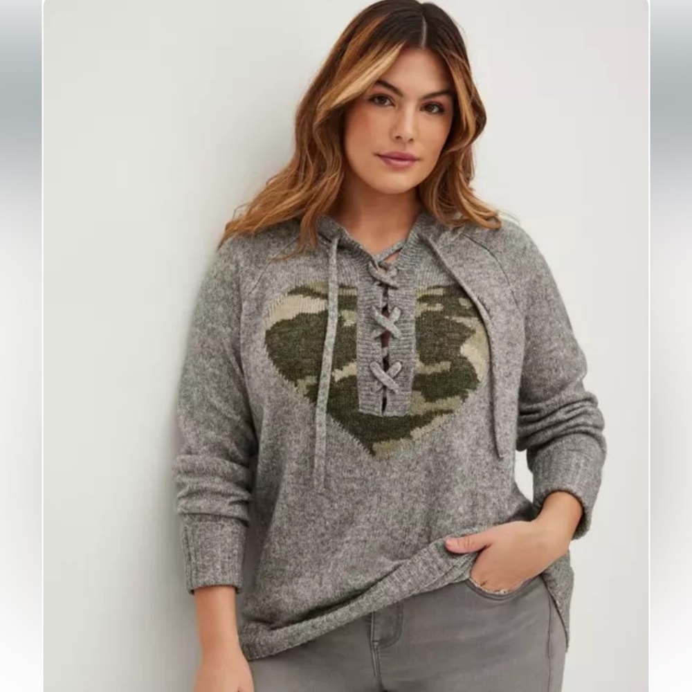 Torrid Chunky Knit Hooded Camo Heart Raglan Sweater in Heather Gray